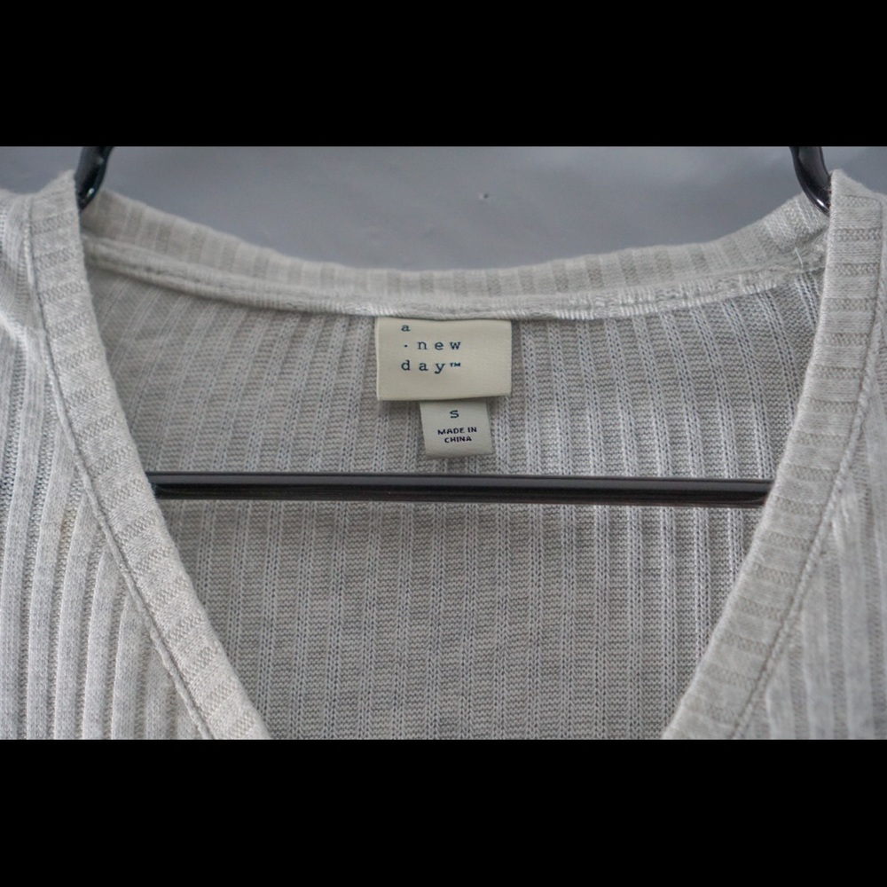 A New Day Hem Tie Top - Picture 4 of 5